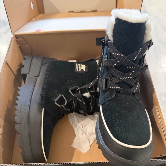 Sorel Tivoli IV Black Boots with White Accents - Picture 3 of 6